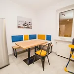 Larapunta Homestay *